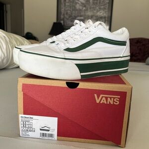Old Skool stack Vans women’s size 8.    In  white canvas and green.